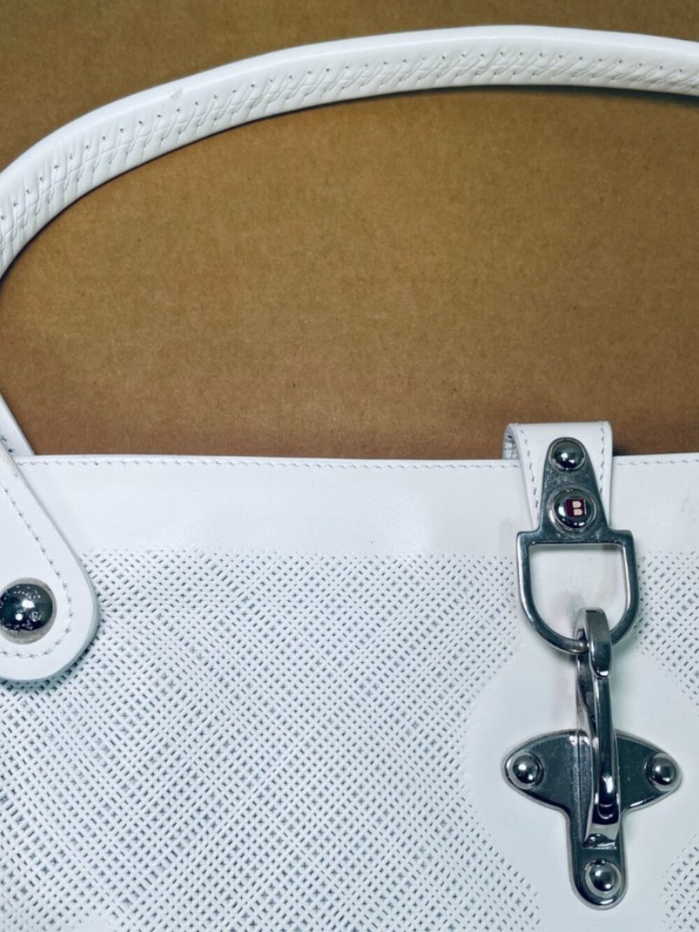 BALLY Vintage white leather baguette shoulder bag - Picture 7 of 11